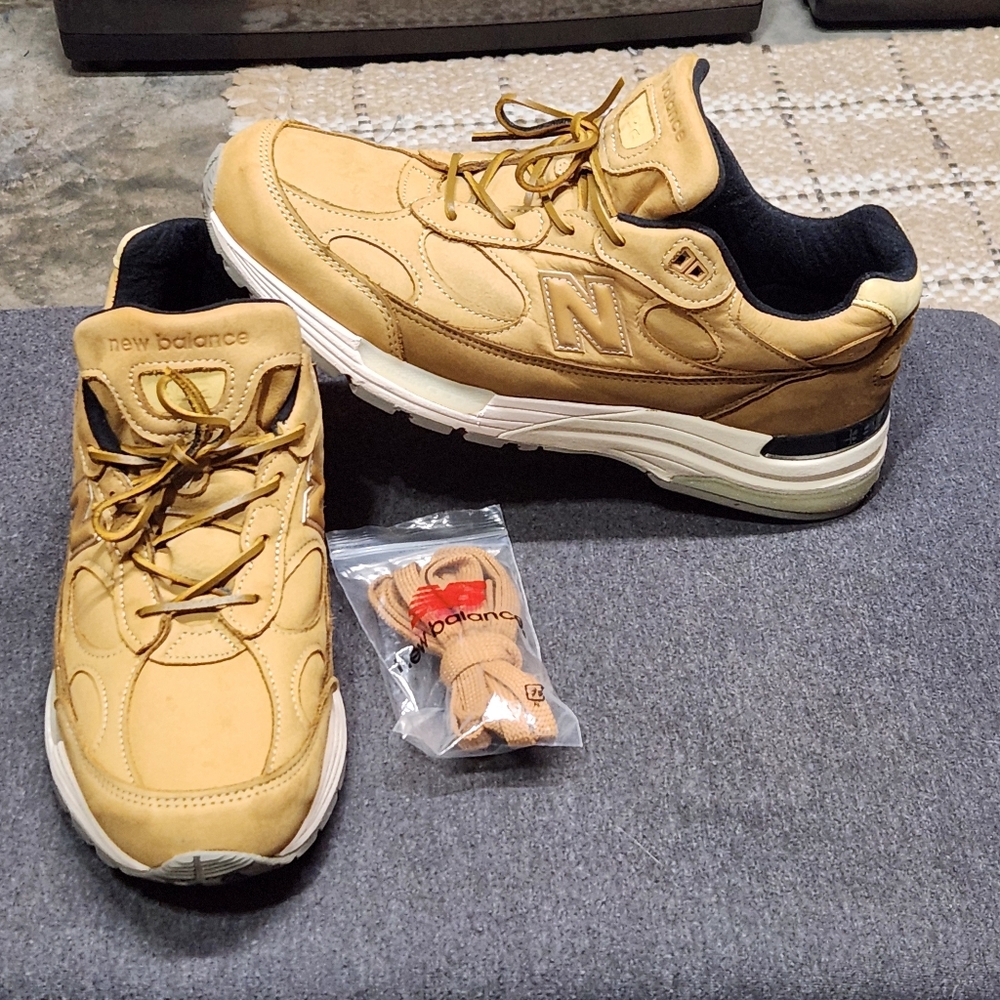 New Balance Men's Tan Sneakers